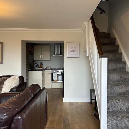 The Cosy Cottage Retreat! Perfect For Contractors, Relocators, Getaway ลานทริซานท์ ภายนอก รูปภาพ