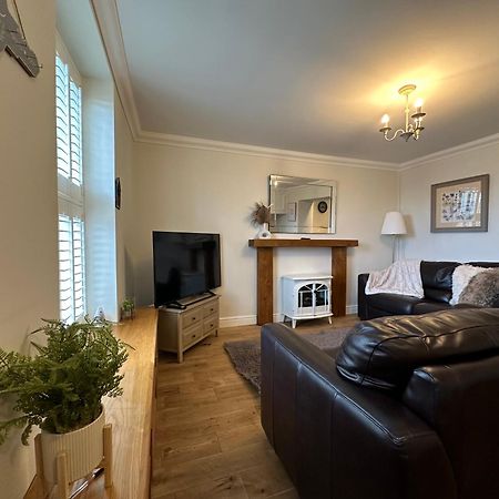 The Cosy Cottage Retreat! Perfect For Contractors, Relocators, Getaway ลานทริซานท์ ภายนอก รูปภาพ