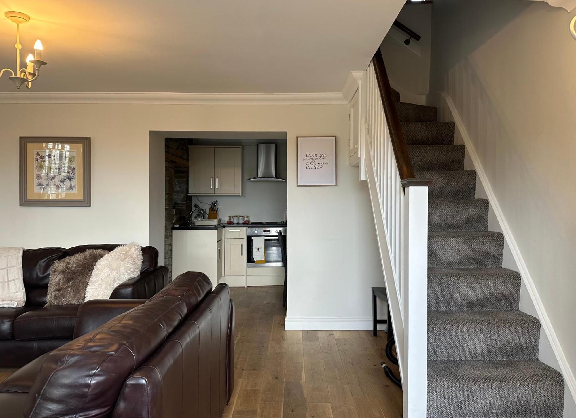 The Cosy Cottage Retreat! Perfect For Contractors, Relocators, Getaway ลานทริซานท์ ภายนอก รูปภาพ
