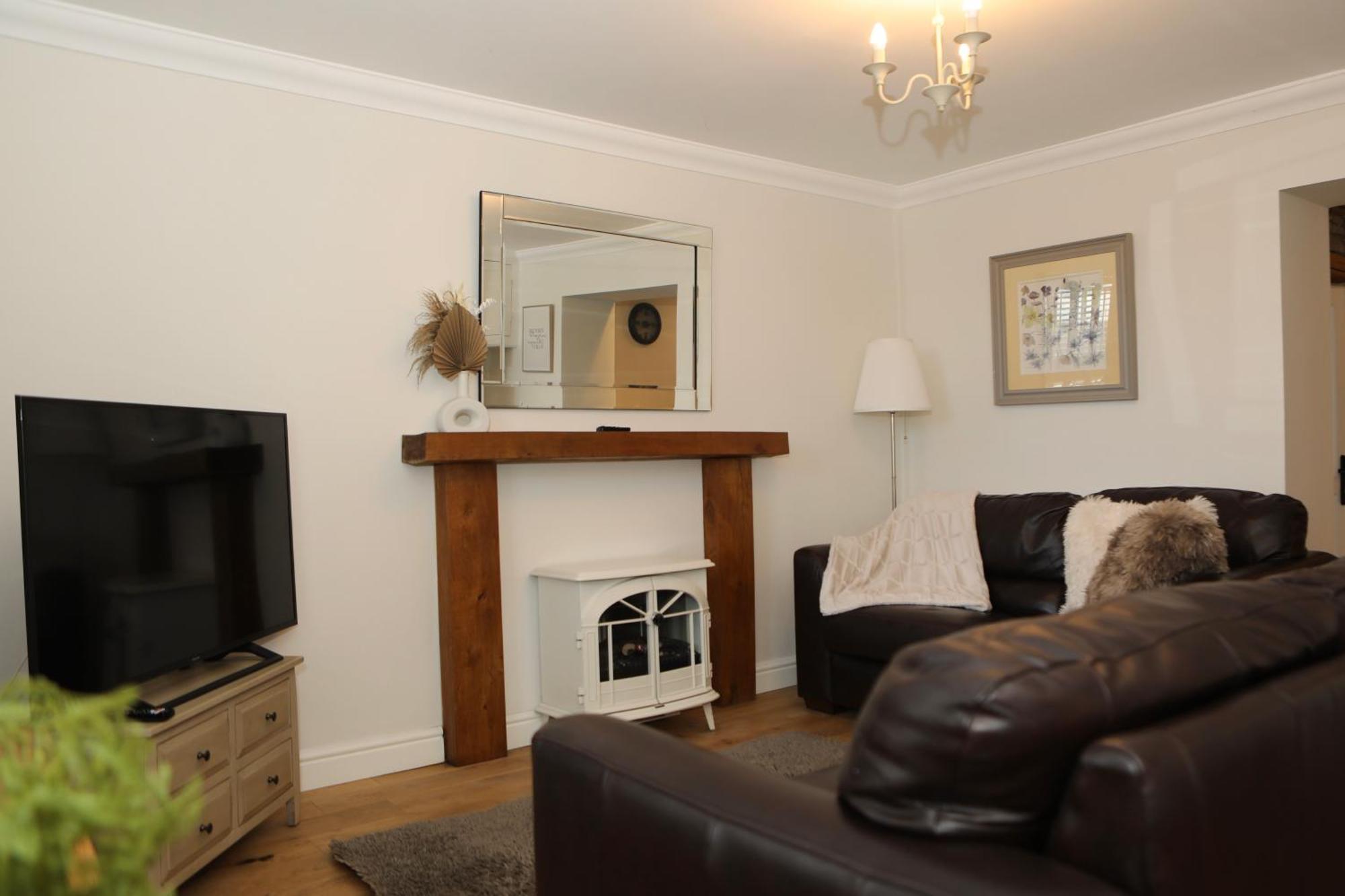 The Cosy Cottage Retreat! Perfect For Contractors, Relocators, Getaway ลานทริซานท์ ภายนอก รูปภาพ
